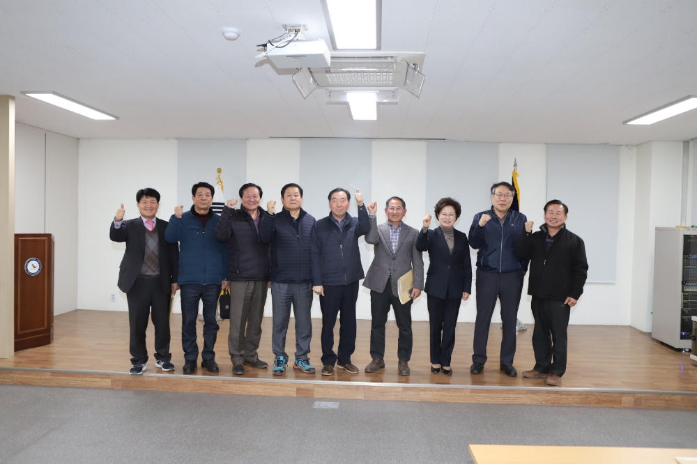 무투표 당선 서울 영등포농협 이정택 조합장, 인천 옹진농협 박창준 조합장, 검단농협 양동환 조합장, 경기 부천원예농협 이종근 조합장. // 10선 도전 서울 관악농협 박준식 조합장, 9선 도전 충남아산 송악농협 이주선 조합장.