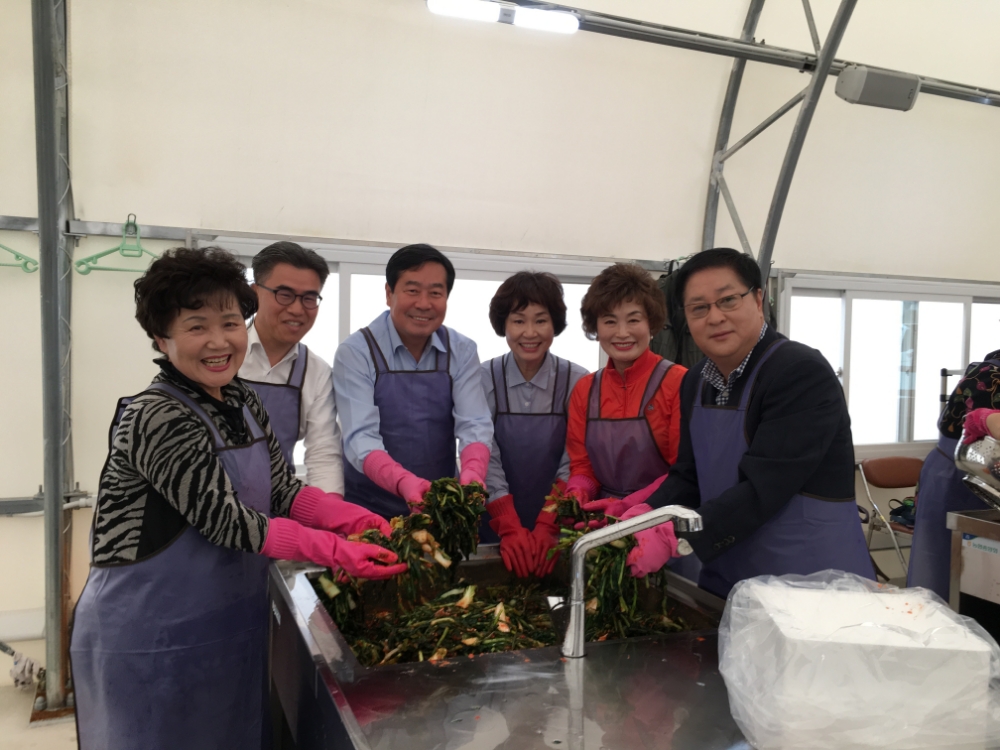 농협중앙회 강원지역본부-(사)고향주부모임 강원도지회, 고향사랑봉사단 소외계층 봄김치 나눔