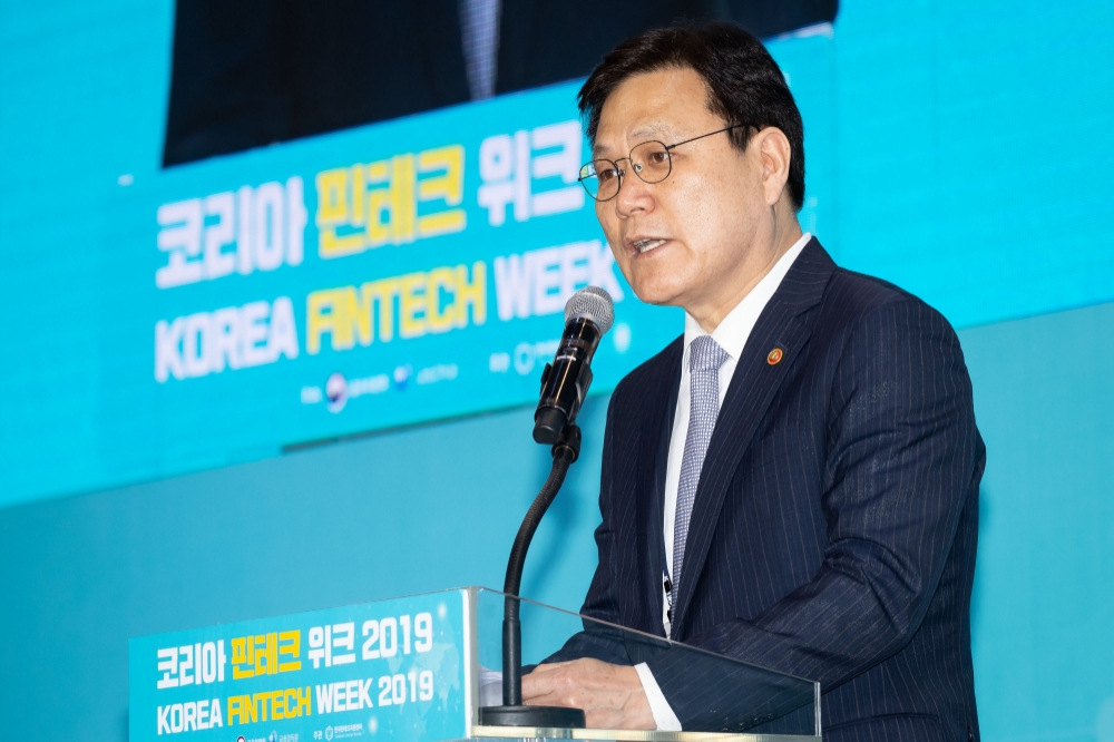 최종구 금융위원장이 23일 서울 동대문디자인플라자(DDP)에서 열린 '코리아 핀테크 위크 2019' 개막식에서 기조연설을 하고 있다. / 사진= 금융위원회