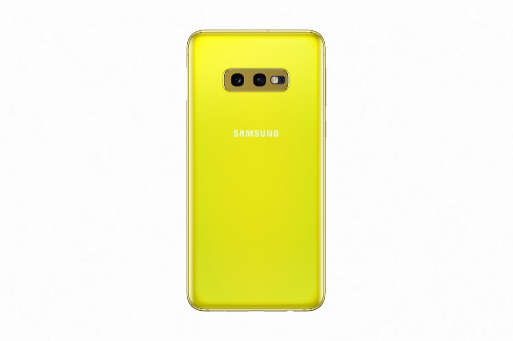 △삼성전자 갤럭시 S10e 기기 중 카나리아 엘로우의 모습/사진=오승혁 기자(자료 편집)