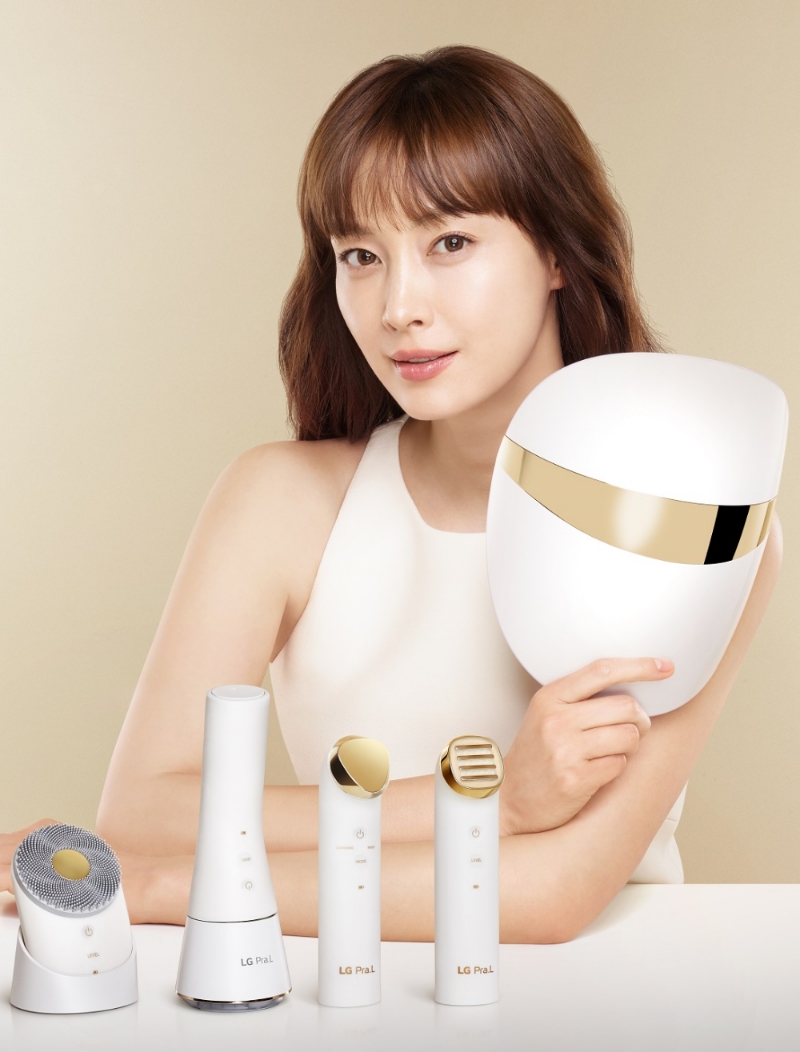 △LG전자 퓨라엘 플러스의 모델 배우 이나영과 기기 4종의 모습/사진=LG전자