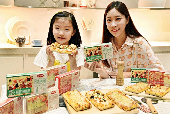 홈플러스는 피자의 본고장 이탈리아에서 직소싱한 ‘론카딘 냉동 조각피자’ 3종을 자사 온라인마트에서 단독 판매한다. /사진=홈플러스.
