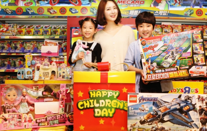 롯데마트는 오는 15일까지 명절 완구 특수를 맞이해 다양한 인기 완구 상품들을 저렴하게 판매한다. /사진=롯데쇼핑.