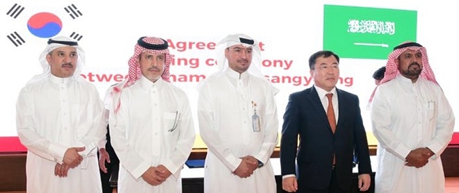 (오른쪽부터) 파드 알도히시 SNAM 대표와 예병태 쌍용차 대표. (사진=쌍용차)