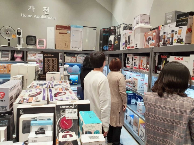 롯데 아울렛 광교점 리퍼브 상품 전문 매장인 ‘프라이스홀릭’을 1층에 영업면적 330m² (100평) 규모로 오픈한다. /사진=롯데쇼핑.