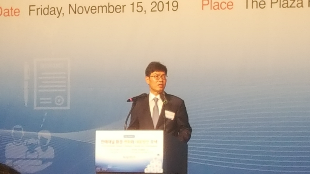 안철경 보험연구원장이 보험연구원 '판매채널 환경변화에 따른 대응방안 모색' 국제 컨퍼런스에서 환영사를 하고 있다. / 사진=한국금융신문