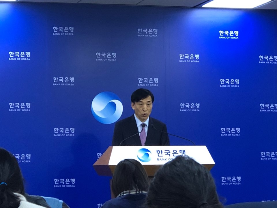 한은 올해 성장률 2.0% 전망…이주열 “예상보다 수출·투자 회복 지연”
