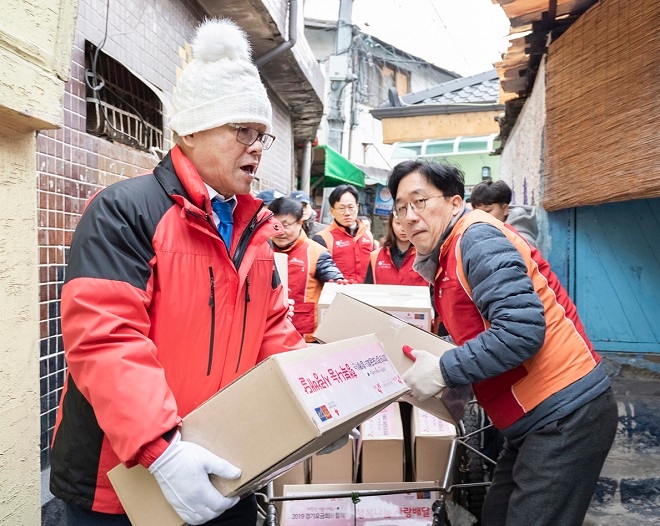 최신원 SK네트웍스 회장(왼쪽). (사진=SKN)