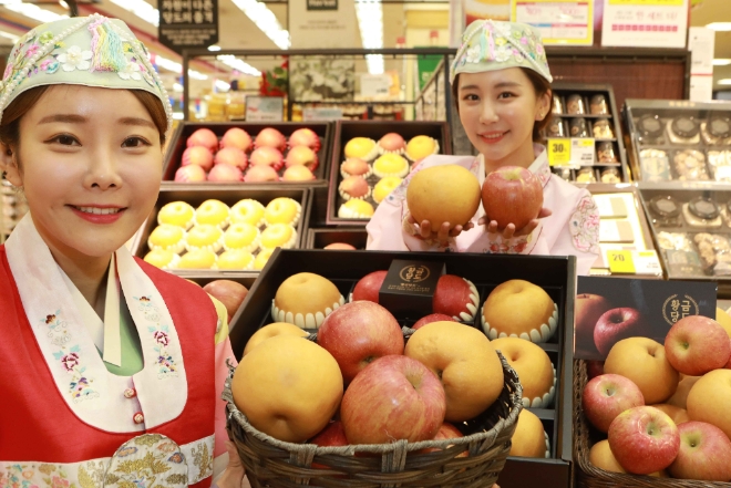 롯데마트 황금당도 천안배·충주사과 선물세트. /사진=롯데쇼핑.