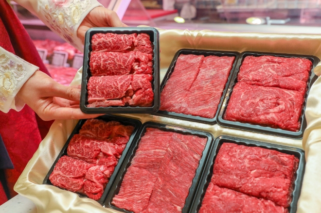 현대백화점이 '2020년 설 선물세트 본판매(1/6~15)' 기간 매출을 분석한 결과에 따르면, 프리미엄 소포장 선물세트 매출이 지난해보다 13.1% 늘어났다. /사진=현대백화점그룹.