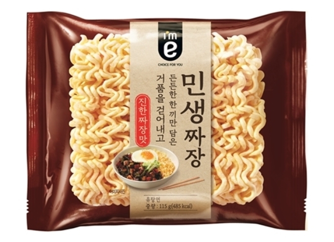 이마트24는 23일 '민생 짜장라면'을 출시했다. /사진=신세계그룹.