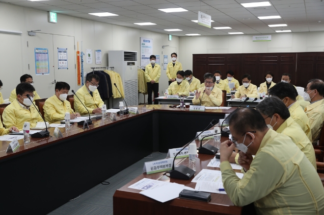 LH는 24일 LH 진주 본사에서 서울지역본부 등 12개 본부, 361개 공사현장 및 입주민에 대한 코로나19 관련 CEO주재 비상점검회의를 개최했다. /사진=LH.