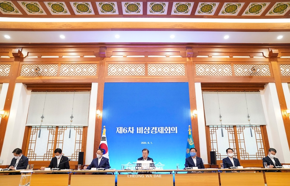 100兆 ‘한국판 뉴딜’ 기대감…코오롱머티리얼 등 관련주 들썩