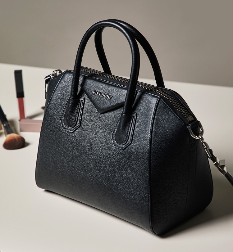 지방시 안티고나 백. / 사진 = 롯데온