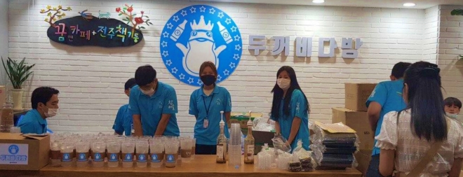 하이트진로는 코로나19 장기화와 장마로 지친 전북도민들을 위해 '힘내라 전주, 리프레쉬 간식사업'을 진행한다. / 사진 = 하이트진로