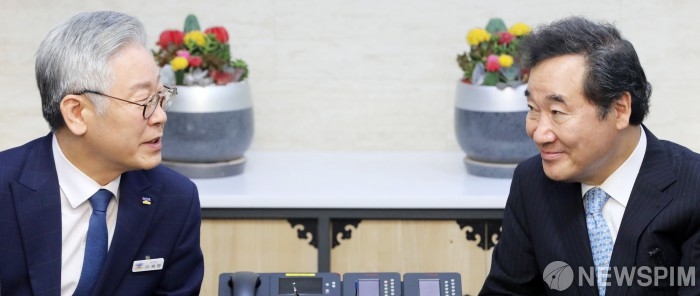 이낙연 더불어민주당 당대표 후보(오른쪽), 이재명 경기도지사(왼쪽) / 사진=뉴스핌