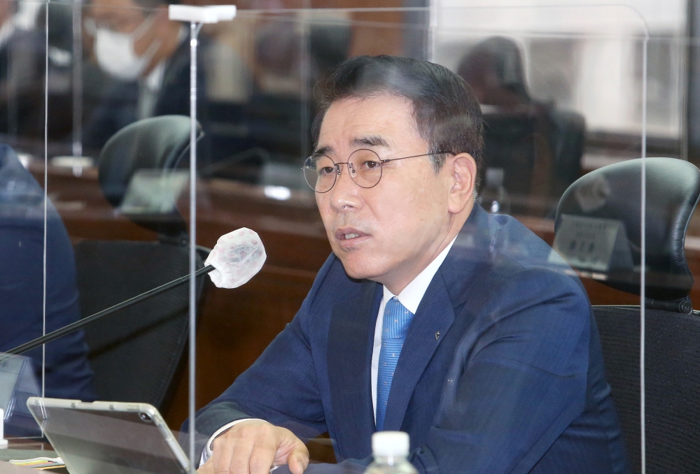조용병 신한금융그룹 회장이 지난 6일 ‘2020년 하반기 이사회 워크숍’에서 발언을 하고 있다. /사진=신한금융그룹
