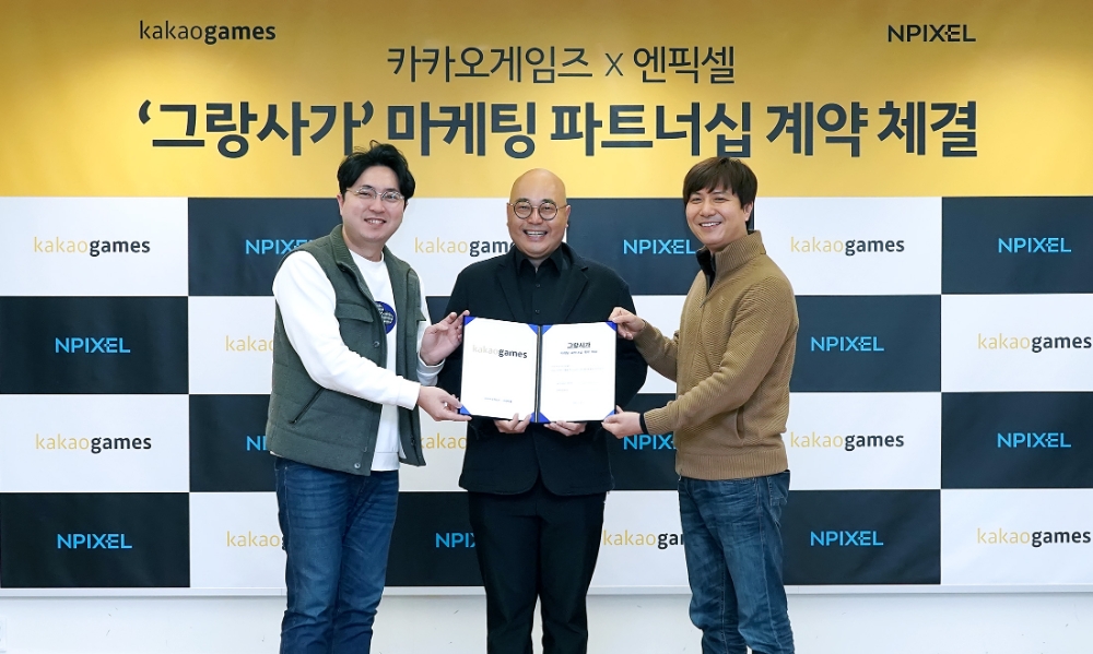 카카오게임즈 남궁훈 각자대표(가운데)와 엔픽셀 배봉건 공동대표(왼쪽), 정현호 공동대표(오른쪽)/사진=카카오게임즈