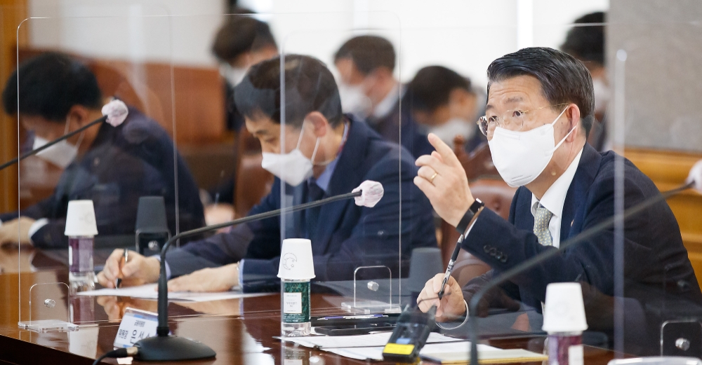은성수 금융위원장이 26일 서울 중구 은행연합회에서 열린 금융권 간담회에서 모두발언을 하고 있다./사진=금융위원회(2021.3.26.)