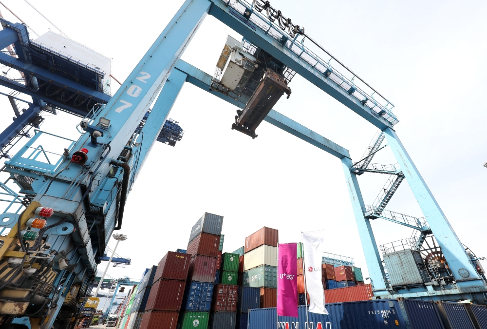 5G로 원격제어되는 컨테이너크레인. 사진=LG유플러스