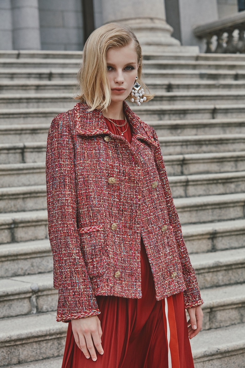 CJ온스타일 ‘칼라거펠트 파리스’ 가 엠에이치티와 가을 신상품을 선보인다./사진제송=CJ온스타일