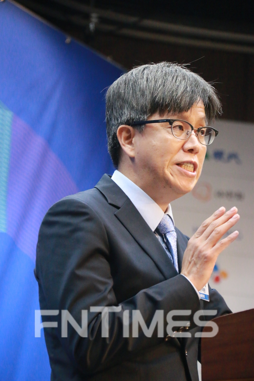 황관석 국토연구원 부동산시장연구센터 부연구위원이 13일 오후 서울 중구 은행회관에서 열린 ‘2021 한국금융투자포럼 : 코·주·부(코인·주식·부동산) 위기인가, 기회인가’에서 주제발표를 하고 있다./사진=한국금융신문