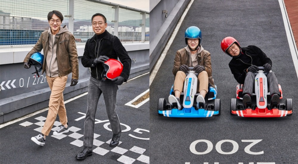 이정헌 넥슨코리아 대표와 정태영 현대카드 부회장(왼쪽)이 사진 촬영을 하고 있다. /사진제공=현대카드