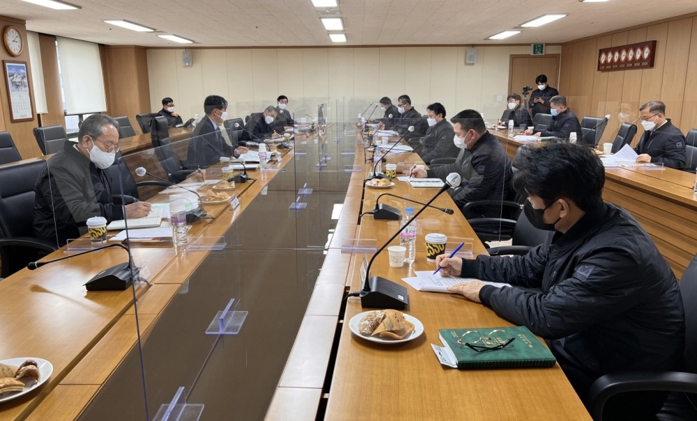 최양환 부영그룹 대표이사를 비롯해 임직원들이 중대재해예방 간담회를 실시하고 있다. / 사진제공=부영그룹