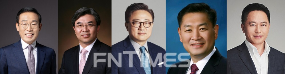 (왼쪽부터) 김기남 삼성전자 종합기술원 회장, 김현석·고동진 전 삼성전자 대표이사, 한종희 DX부문장(부회장), 최윤호 삼성SDI 사장. 사진=한국금융DB