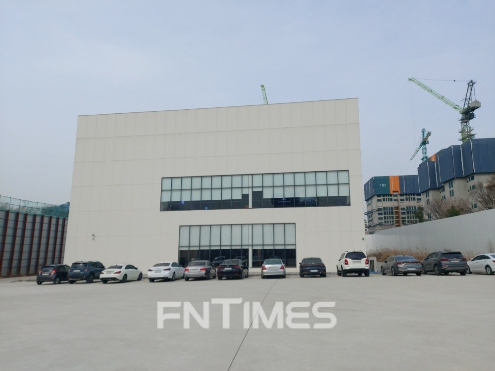 둔촌주공 시공사업단은 지난 19일부터 둔촌주공재건축 견본주택을 열고 조합원들을 대상으로 공사중단과 관련한 수시 설명회를 개최하고 있다. / 사진=장호성 기자