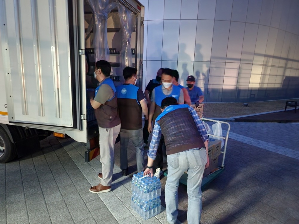 GS리테일(대표이사 허연수)이 밀양 산불 피해 주민을 위해 구호 물품을 전달했다./사진제공=GS리테일