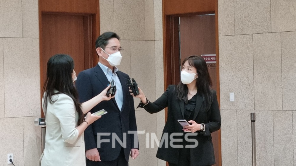 이재용 삼성전자 부회장이 18일 서울김포비즈니스항공센터(SGBAC)를 통해 귀국했다. 사진=정은경 기자.