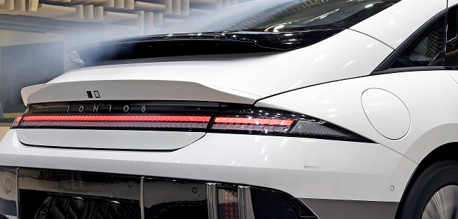 아이오닉6 리어스포일러.