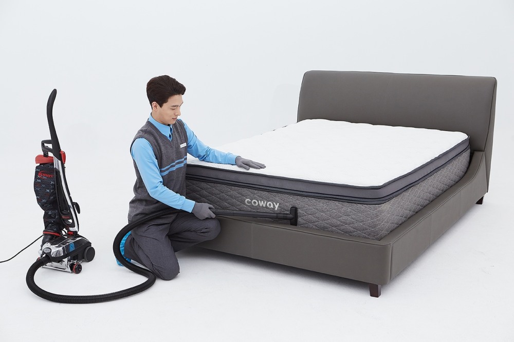 코웨이가 산후조리원 대상 매트리스 케어서비스 프로모션을 올해 말까지 진행한다./사진제공=코웨이