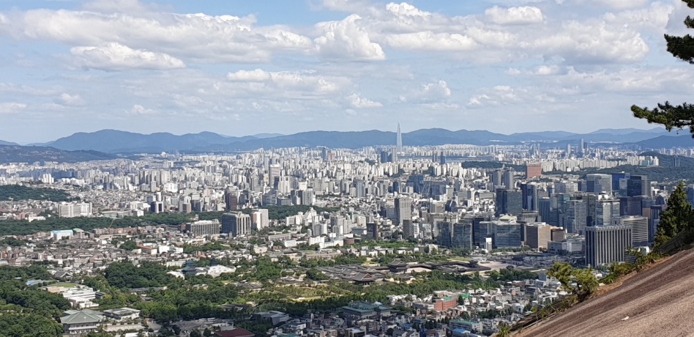 인왕산에서 바라본 서울시내. 사진=주현태 기자