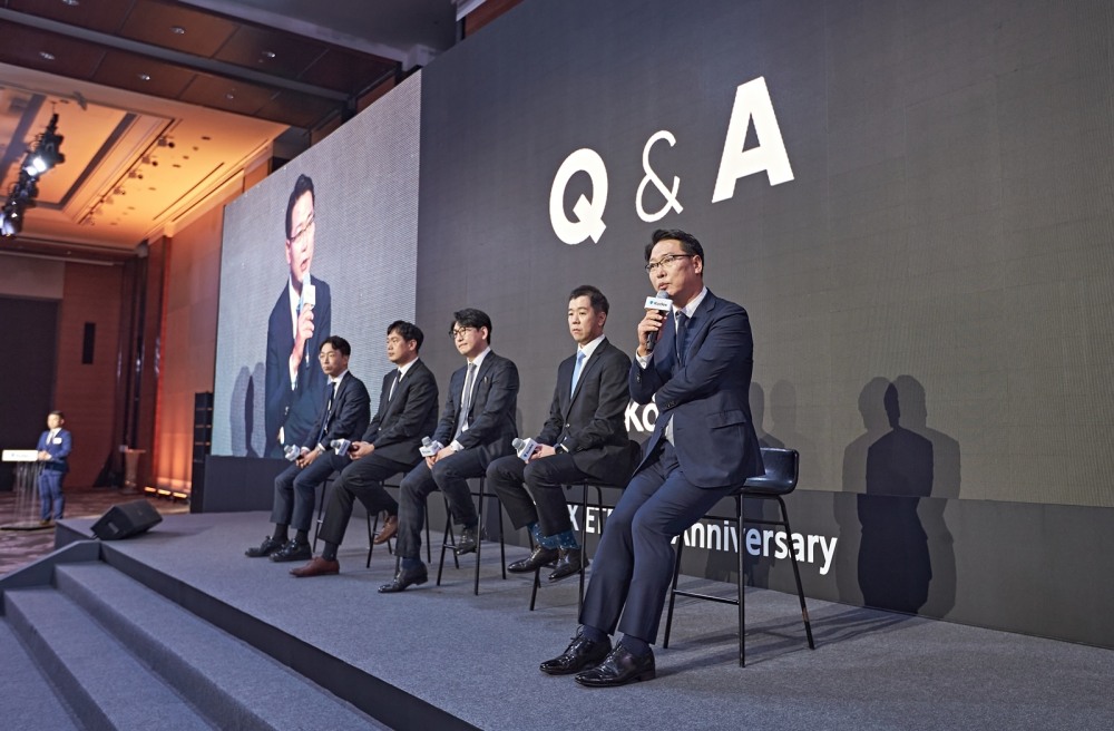 김두남 삼성자산운용 ETF사업부문장(가장 오른쪽)이 'KODEX 20주년 기자간담회' 질의응답(Q&A) 세션에서 답변하고 있다. / 사진제공= 삼성자산운용(2022.10.17)