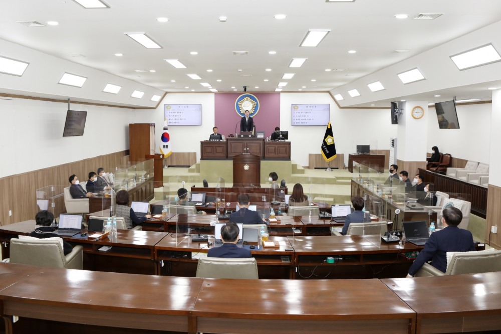 서울 중구의회 길기영 의장이 본회의를 주재하는 모습./사진제공=중구의회