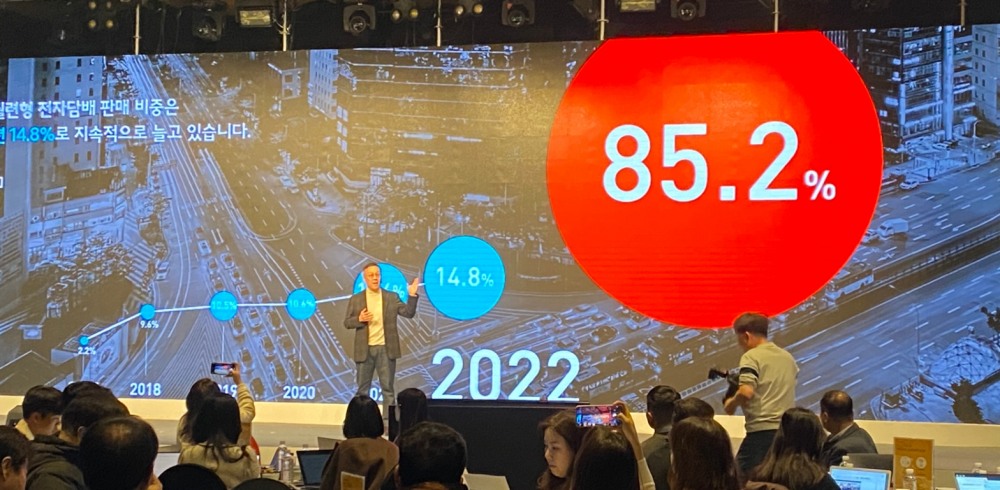 백영재 한국필립모리스 대표가 8일 서울 중구 더 플라자 호텔에서 열린 ‘아이코스 일루마 원’ 출시 기자간담회에서 발언하고 있다./ 사진촬영 = 홍지인 기자