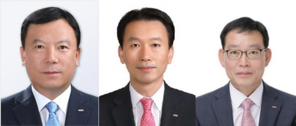 강문성 BNK금융지주 그룹감사부문장(전무)와 김성주 BNK신용정보 대표이사, 명형국 BNK저축은행 대표이사(왼쪽부터). /사진제공=BNK금융지주