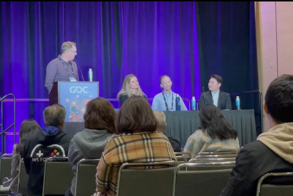 (왼쪽부터) 맷 소스, 스펙트럼 랩스 Trust and Safety 총책임자, 힐 스타크, 스펙트럼 랩스 데이터 사이언스 책임, 재프 한론 투게더 랩스 시니어 디렉터, 노준영 네이버제트 Global Affairs 리드 / 사진=네이버