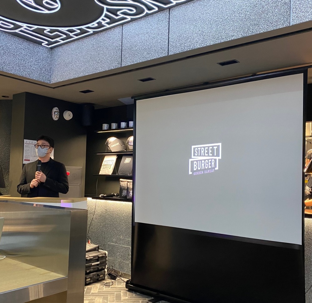 고든램지코리아를 운영하는 진경산업 방중환 상무가 27일 열린 기자간담회에서 발언하고 있다./ 사진촬영 = 홍지인 기자