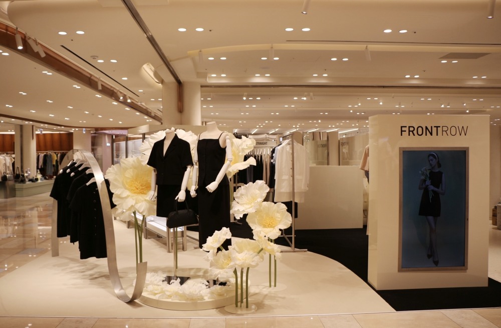 W컨셉이 신세계백화점 강남점에 프론트로우 팝업스토어를 연다. /사진제공=W컨셉