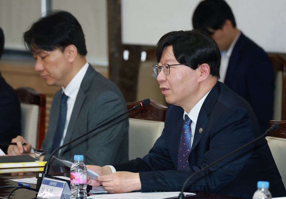 김소영 금융위원회 부위원장은 19일 오후 서울 종로구 정부서울청사 19층 대회의실에서 민간전문가 등과 함께 은행권 경영·영업 관행·제도 개선 TF 제6차 실무작업반을 열고 지배구조법상 성과보수 제도개선 방향에 대해 논의했다./사진제공=금융위원회(2023.4.20)