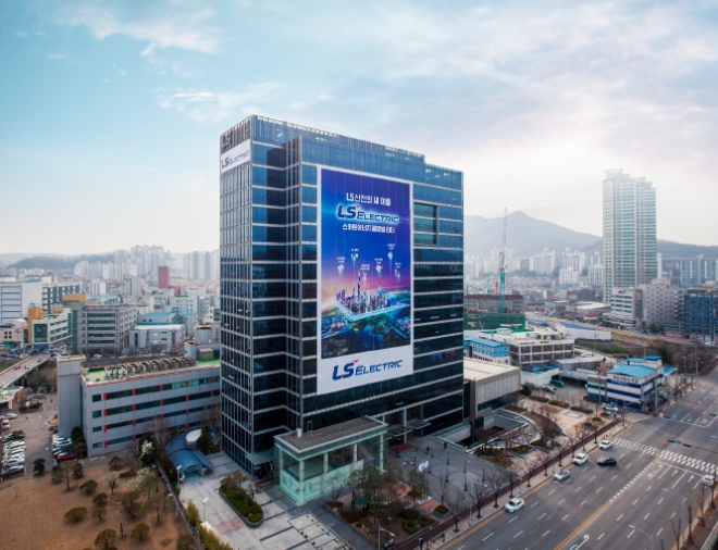 LS일렉트릭은 17일 경기도 안양시에 위치한 LS타워에서 장애인 합창단 ‘그린 보이스’를 창단하고 임직원들과 함께 ‘런치 콘서트’를 개최한다. 사진은 LS일렉트릭 본사. /사진제공=LS일렉트릭.