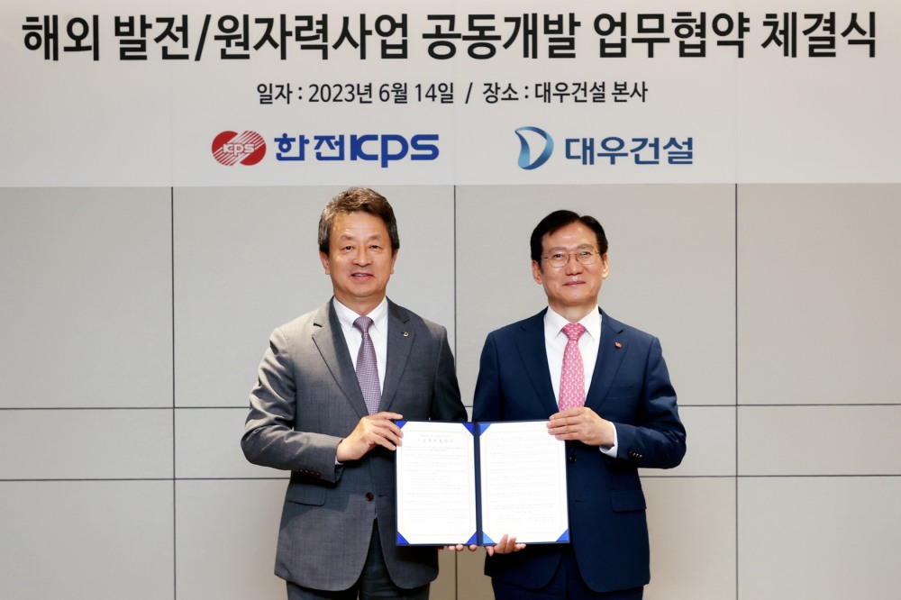 대우건설 백정완 사장(왼쪽), 한전KPS 김홍연 사장 (오른쪽) / 사진제공=대우건설