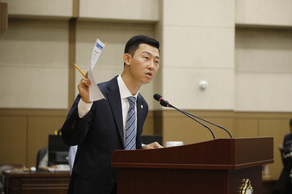 마포구의회 채우진 의원이 구정질문을 하는 모습./사진제공=마포구의회