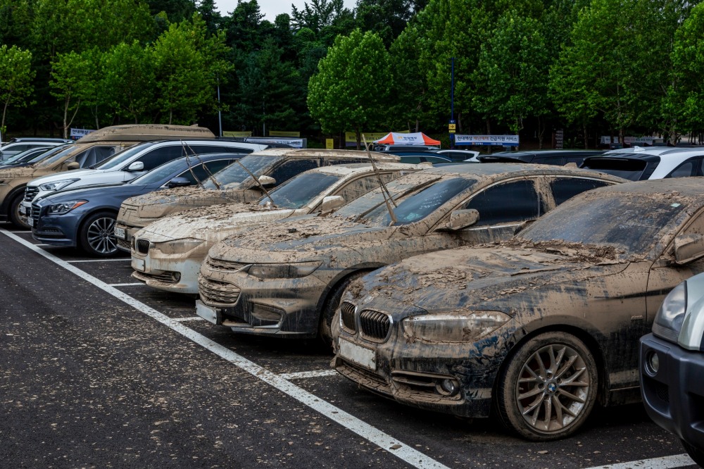 지난해 침수된 공동주택 지하주차장 5곳 중 2곳은 여전히 물막이판을 미설치한 것으로 나타났다./사진제공=이미지투데이
