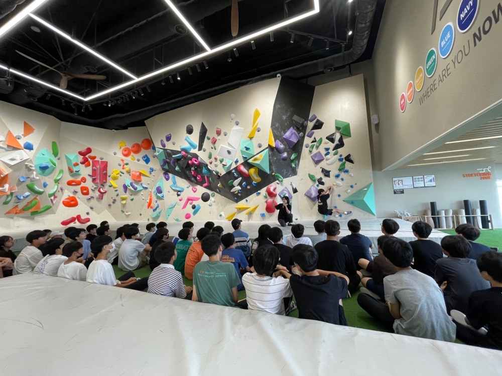 CGV신촌아트레온에서 광성중학교 학생들이 체험학습을 진행하는 모습./ 사진 = CJ CGV