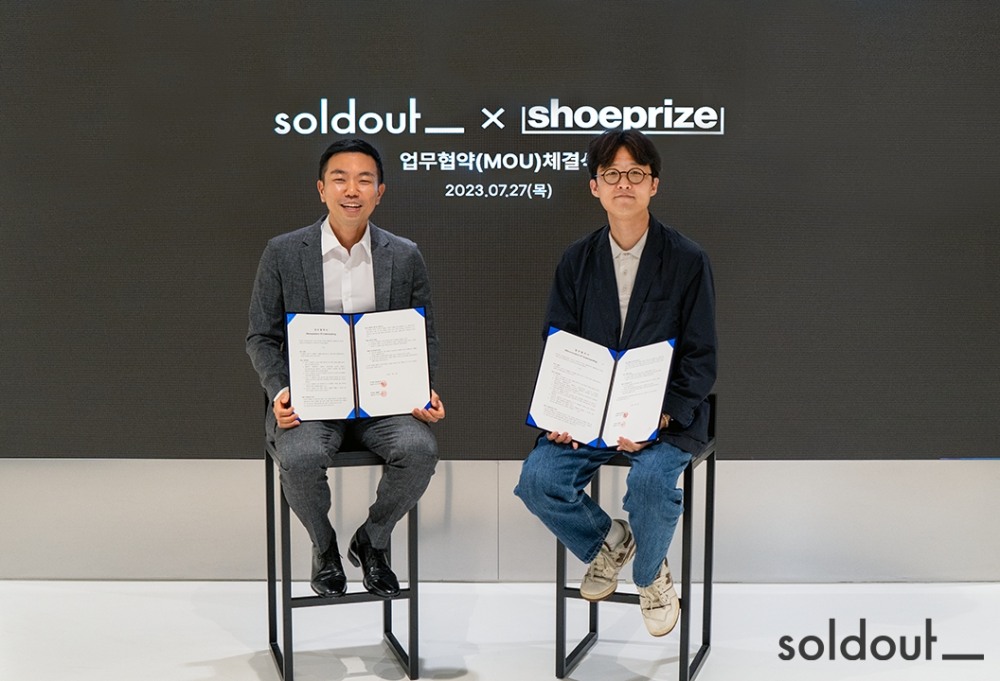 27일 열린 업무협약식에 참석한 김지훈 에스엘디티 대표(왼쪽)와 이상인 플래튼 대표/사진제공=솔드아웃