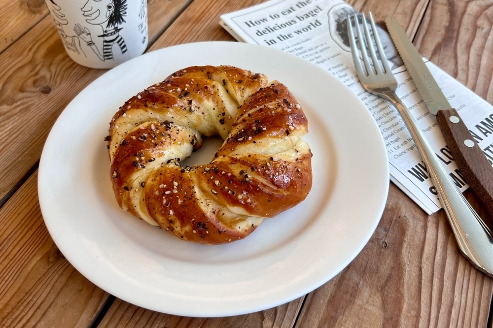 롯데월드몰 한정 트러플 베이글. /사진제공=롯데백화점